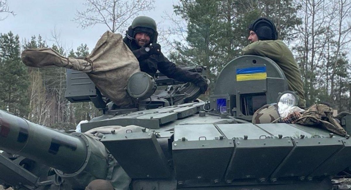 The Ukrainian 10th Mountain Assault Brigade operating a captured Russian T-80BVM tank during training