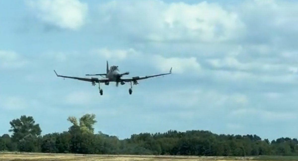 Ukrainian Moravan Z-137 Agro Turbo armed with R-73 missiles / Video screenshot