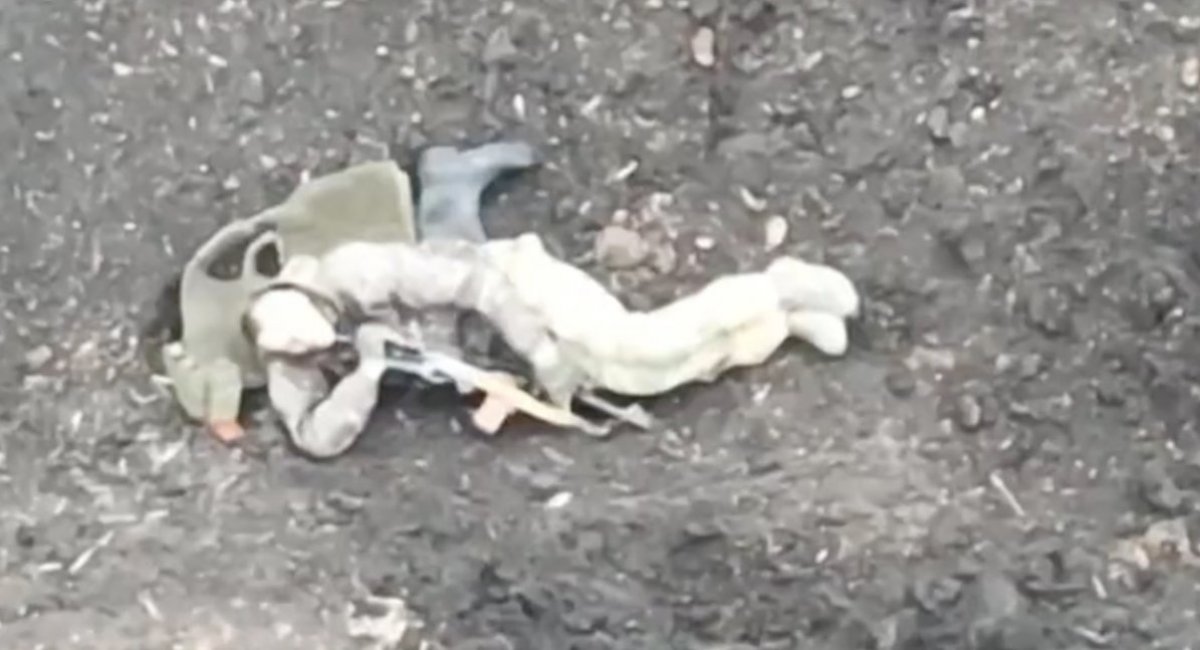 The russian serviceman killing himself in order not to be captured / screenshot from video