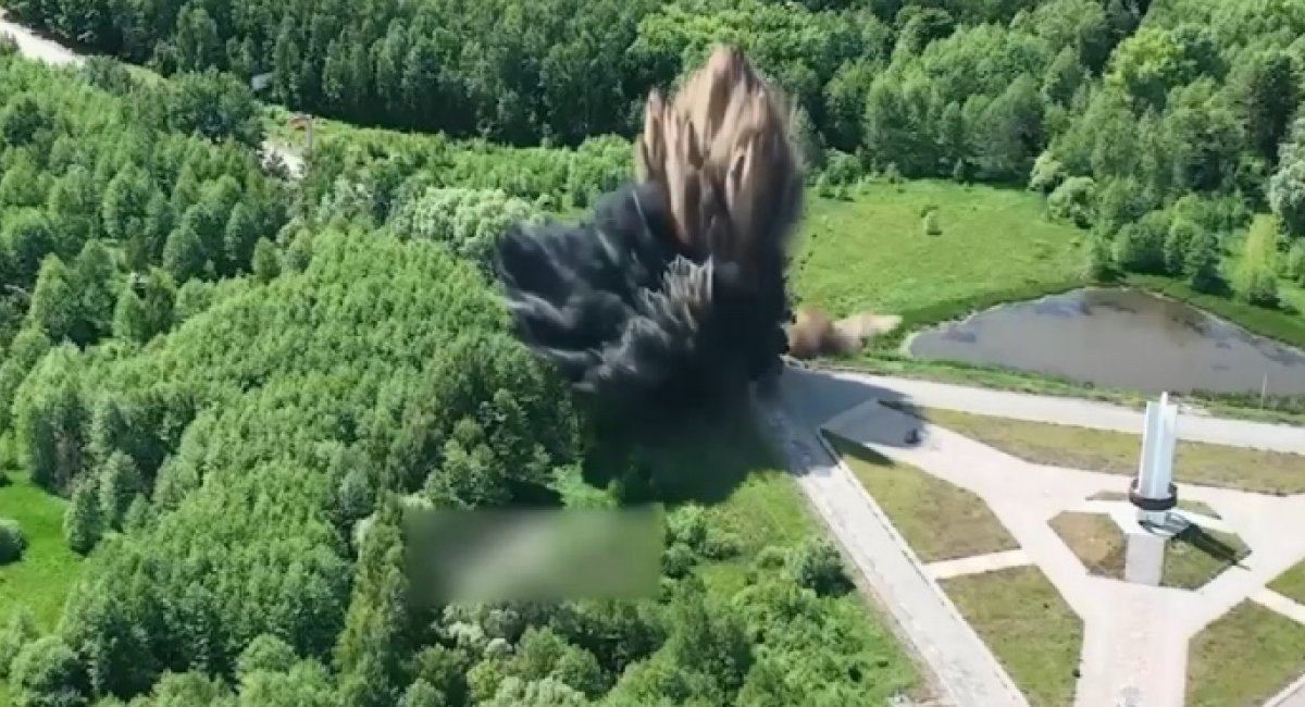 The explosion on a tripoint between Ukraine, russia and Belarus / screenshot from video 