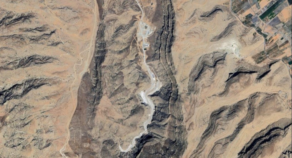 The so-called "missile city" in Iran near the city of Shiraz / Image by Google Earth