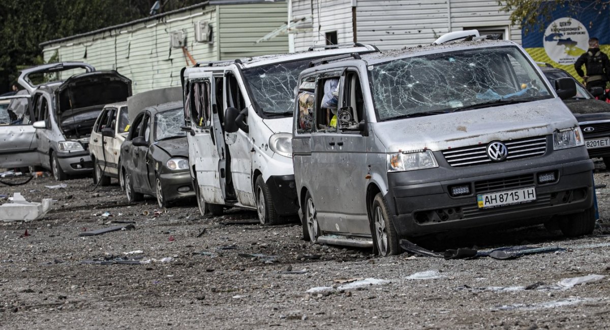 A column of civilian cars that planned to go to the occupied territory was fired upon by the Russians in Zaporizhzhia. September 30, 2022 / Photo - Babel