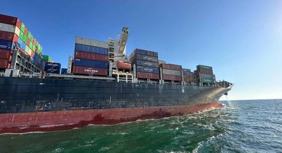 The container ship that had been in the port of Odesa since February 23, 2022, left the dock and is heading towards the Bosporus / Photo credit: Oleksandr Kubrakov 