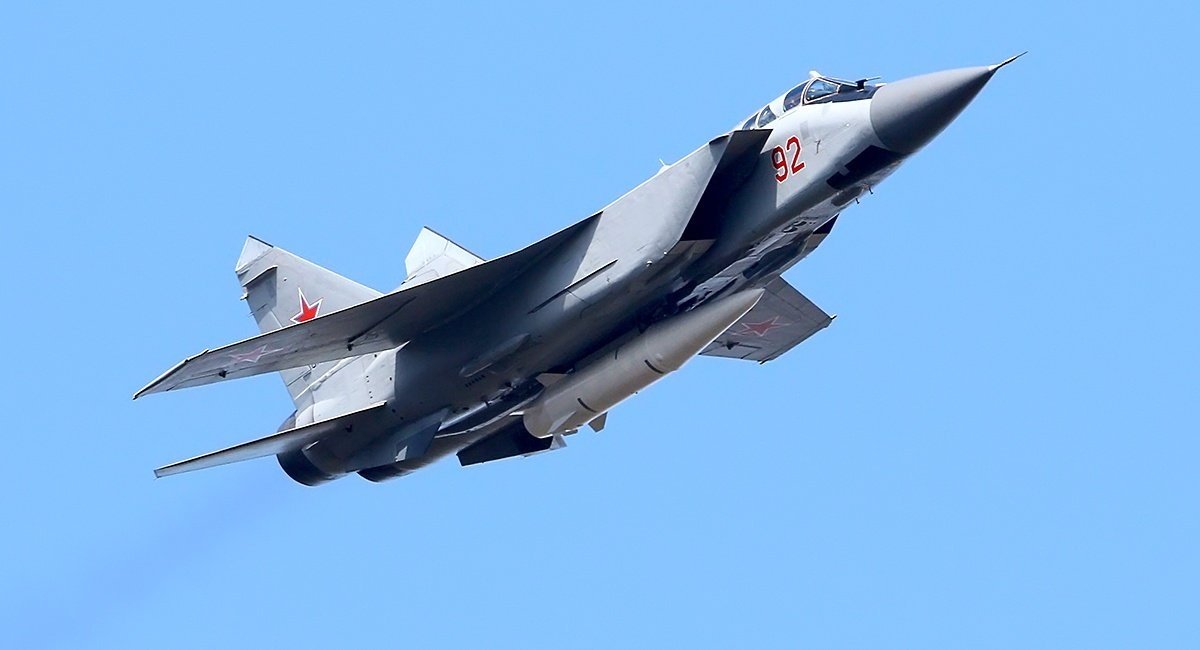 MiG-31 with the Kh-47 Kinzhal missil​e