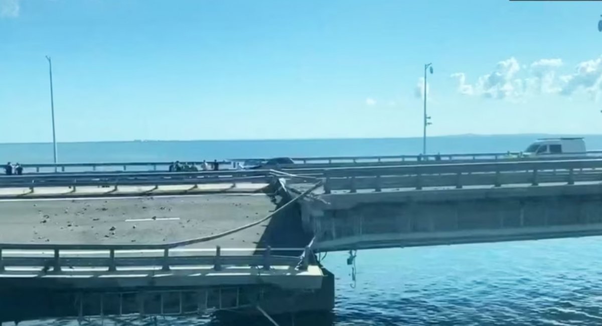 Early on July 17, one section of the Kerch Strait Bridge collapsed following an explosion / Video screengrab