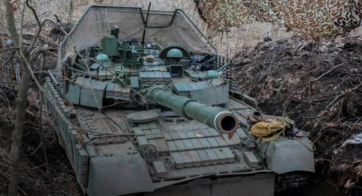 Anti-drone "hood" on T-80 tank / Photo credit: the Ukrainian Ground Forces 