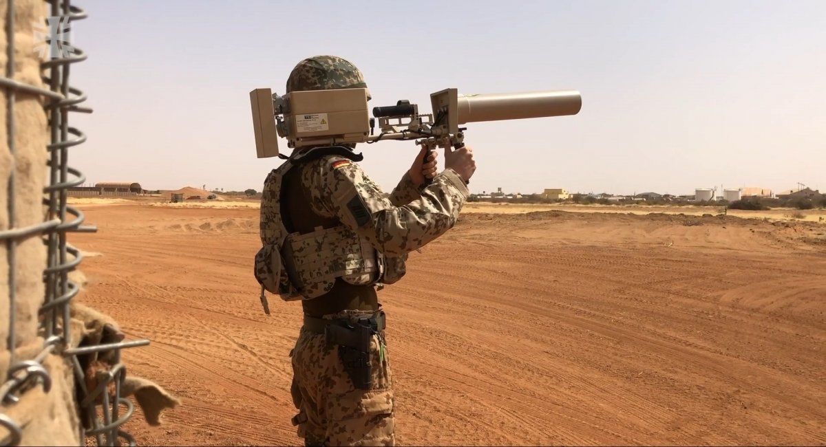 Illustrative photo: a Bundeswehr soldier armed with an HP47 Effektor anti-drone gun / Screenshot credit: Bundeswehr