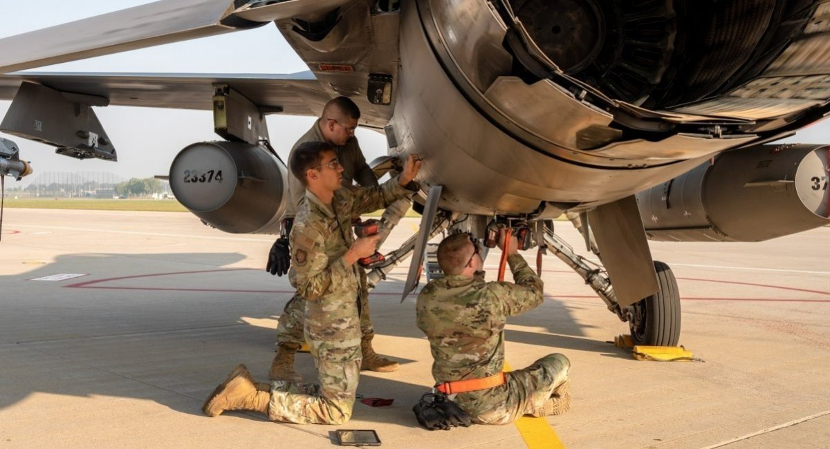 Illustrative photo of the F-16 fighter jet maintenance process / Photo credit: U.S. DoW