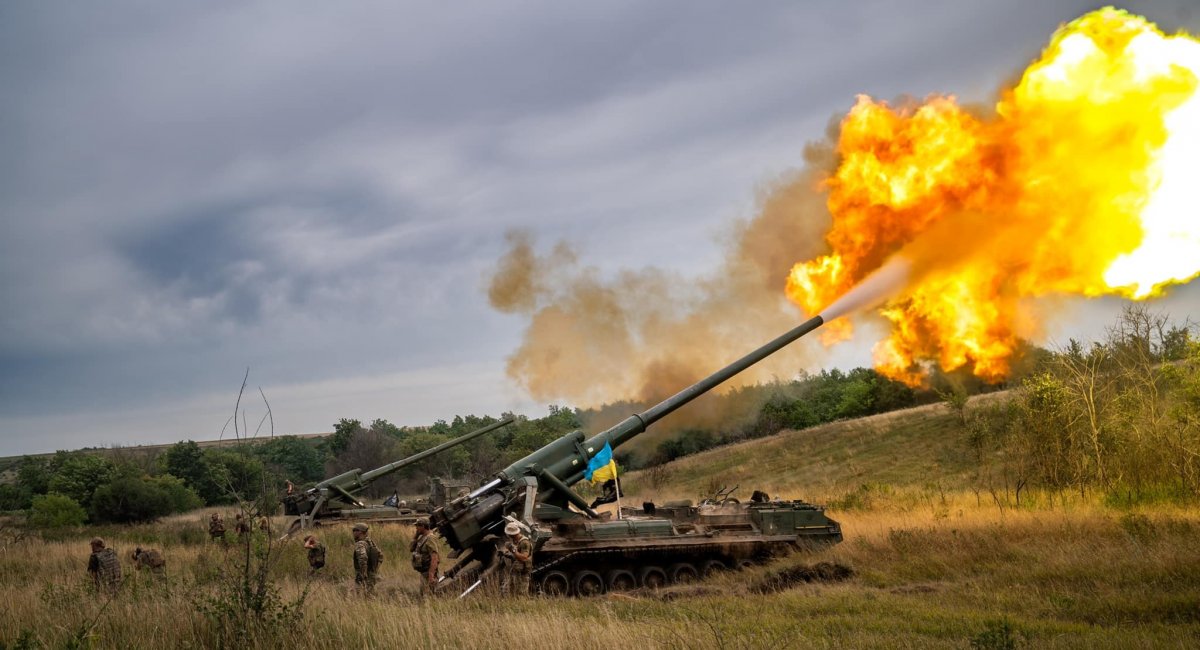 Illustrative photo: Ukrainian 2S7 Pion self-propelled artillery systems firing on russian positions, September 2022 / Photo credit: 43rd Artillery Brigade