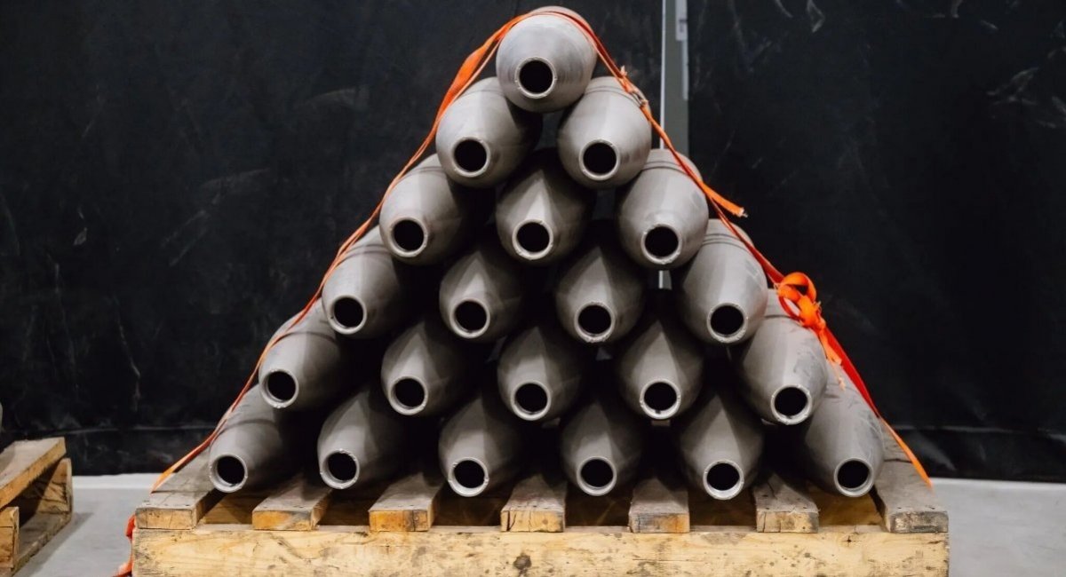 Illustrative photo: finished artillery shell casings waiting to be filled with explosives / Photo credit: Desiree Rios for The New York Times