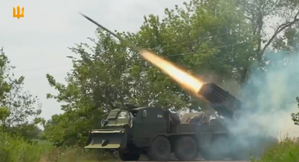 The work of RM-70 Vampire multiple launch rocket system / screenshot from video 