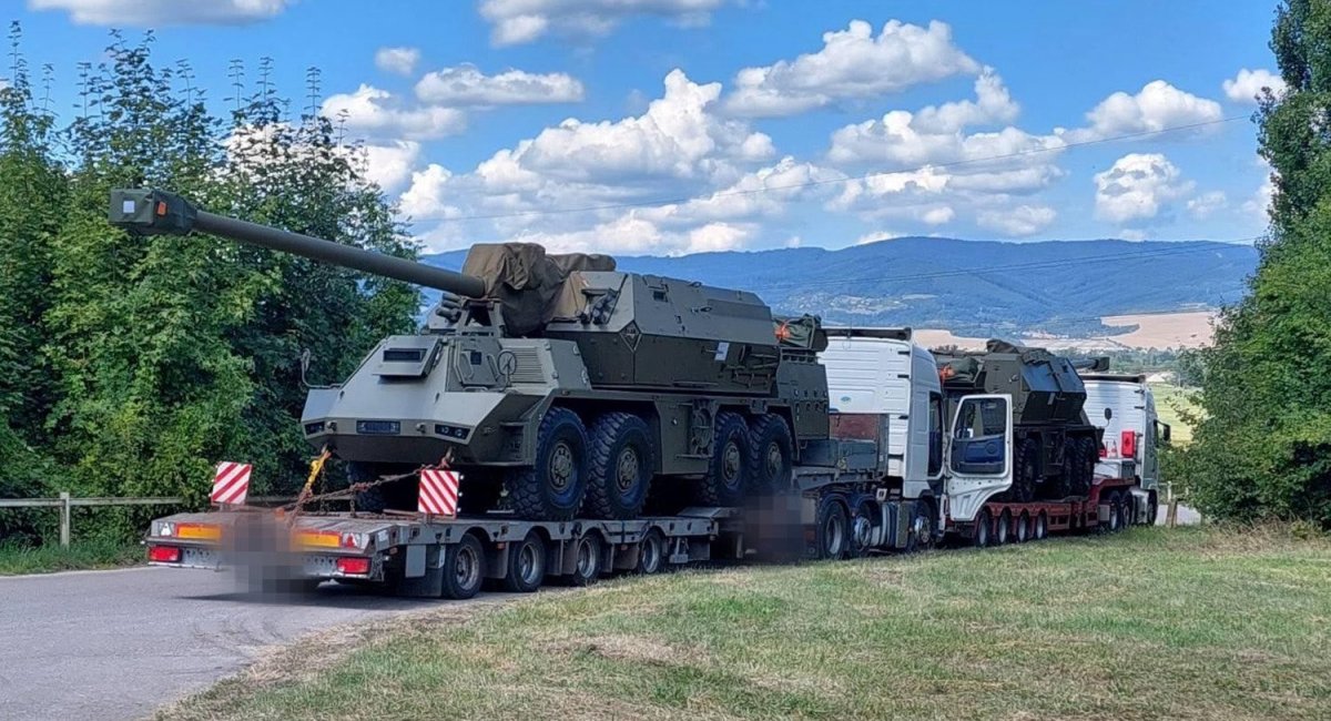 Illustrative photo: Zuzana 2 howitzers on their way to Ukraine, August 2022 / Photo credit: Minister of Defense of Slovakia Jaro Nad