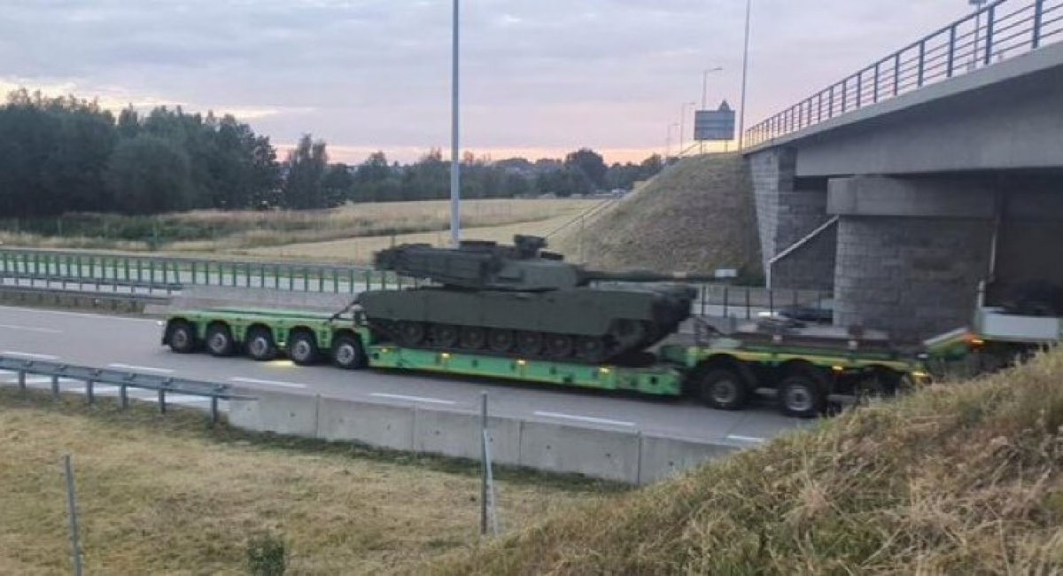 Poland receives first batch of Abrams tanks "to deter aggressor in case of emergency" / Photo credit: Twitter, Mariusz Blaszczak