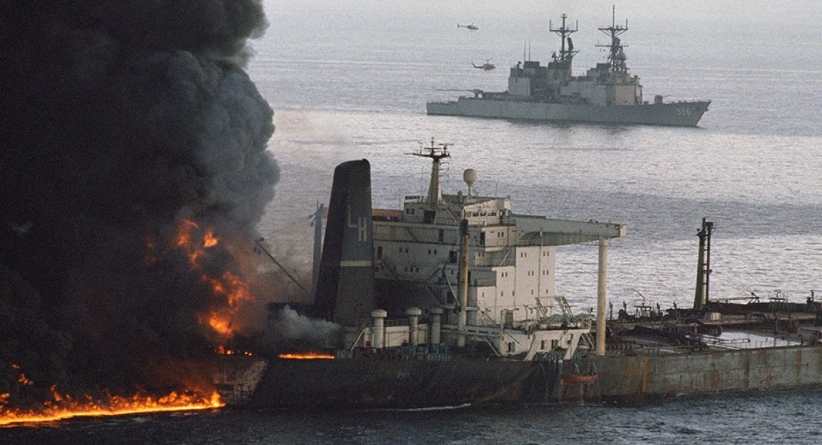 An attacked Pivot tanker, during the Iran–Iraq War and the U.S. Navy’s USS Chandler (1987)