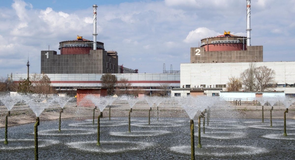Spray ponds at the Zaporizhzhia Nuclear Power Plant which consists of six VVER-1100 reactors / Open source photo