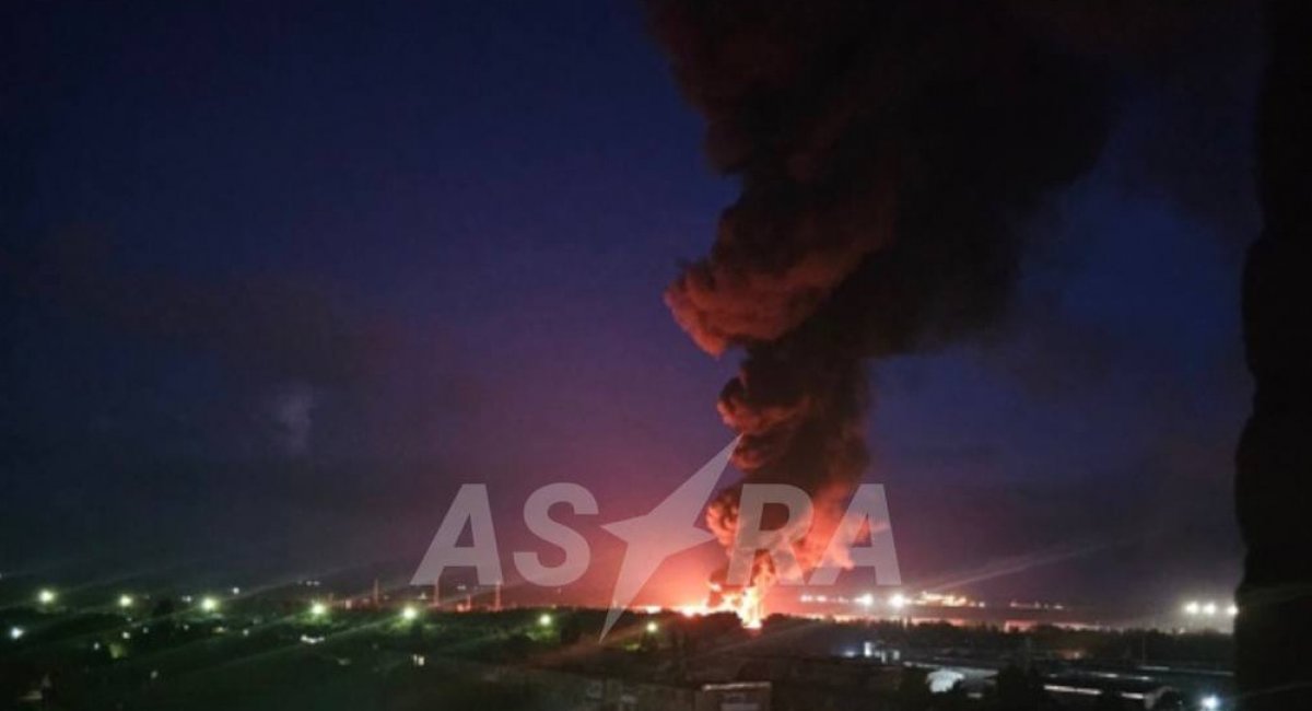 A fire at an oil facility / Photo credit: Telegram channel Astra