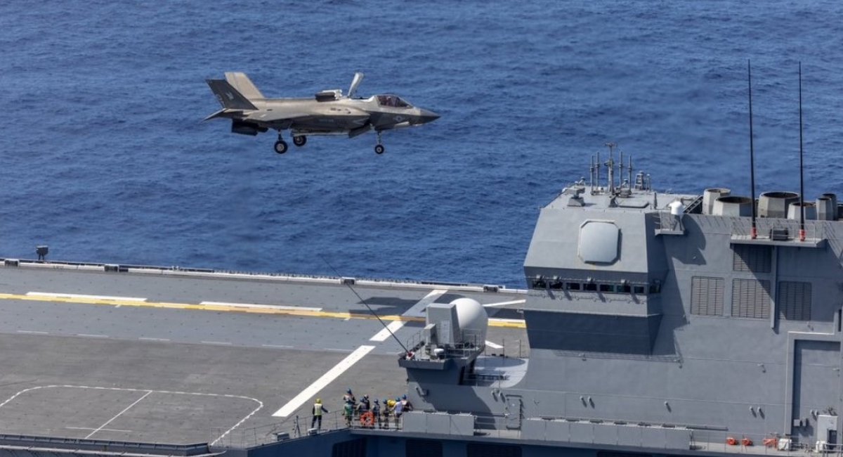 British F-35B lands on the deck of the helicopter carrier JS Kaga / Photo credit: user of X @COMUKCSG