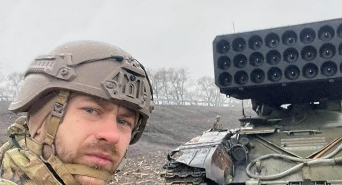 Ukrainian military in front of the captured TOS-1A Solntsepek heavy flamethrower system with a full combat kit