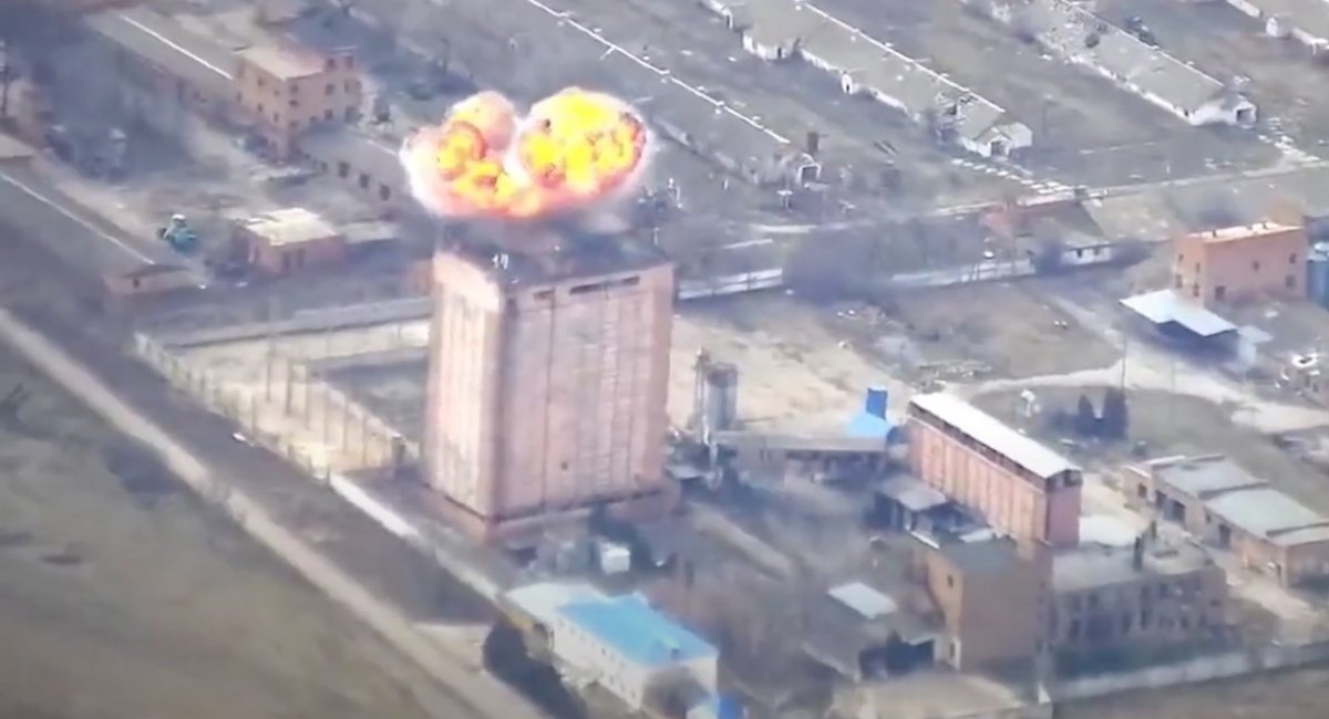 Russian Borisoglebsk-2 electronic warfare system on fire in Zaporizhzhia region on March 9, 2023 / screenshot from video 