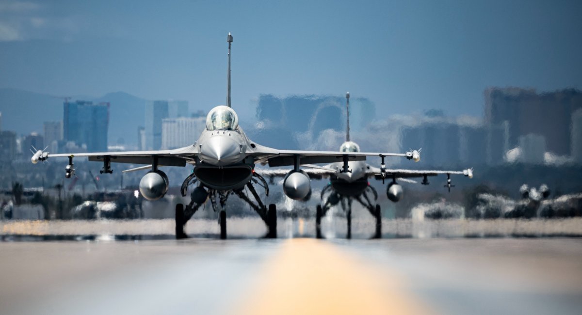 F-16 multirole fighters on a runway / Illustrative photo credit: U.S. Air Force