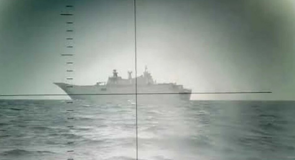 The submarine tracking the Juan Carlos I ship / screenshot from video  