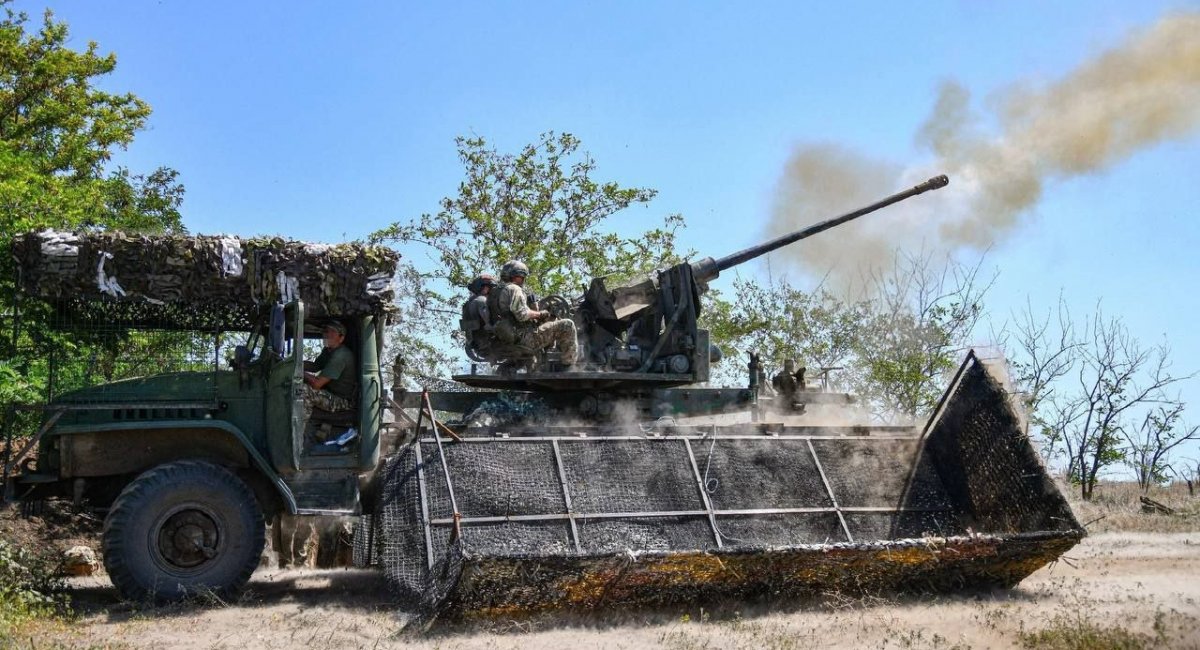 The russian gun truck with an S-60 and a retractable anti-drone cope cage / Photo credit: @TheDeadDistrict via russian open sources