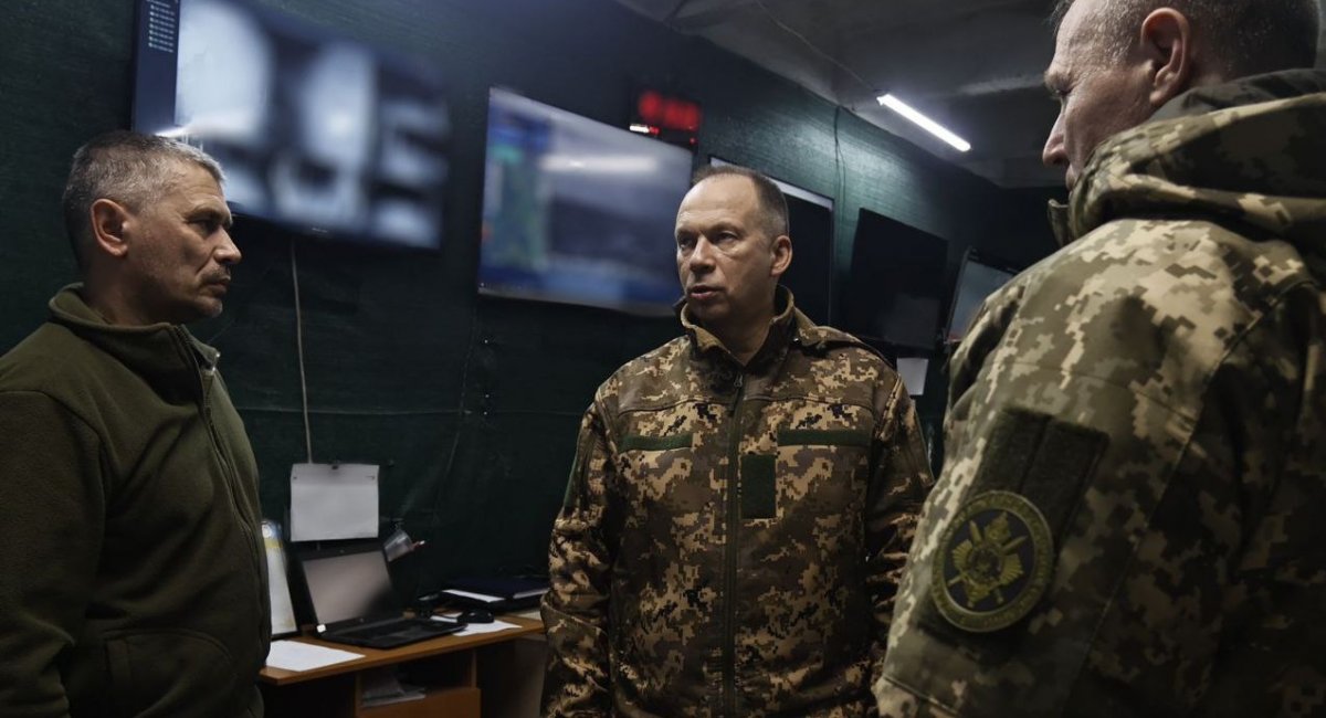 Commander of Ukraine’s Ground Forces, Colonel-General Oleksandr Syrskyi, once again visited the military defending Bakhmut and the city suburbs on Sunday
