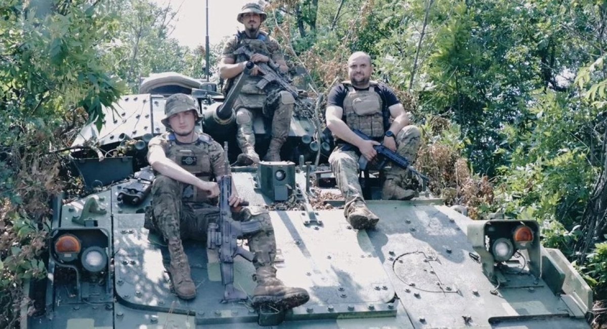 Ukrainian warriors are sitting on a Bradley IFV / Illustrative photo: Hanna Malyar/Telegram