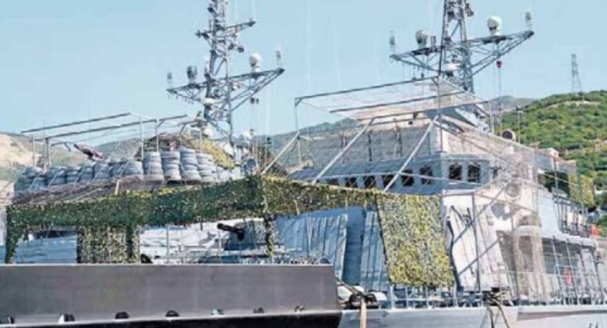 Project 12700 Alexandrit-class minesweeper fitted with a “barbecue” anti-drone cage