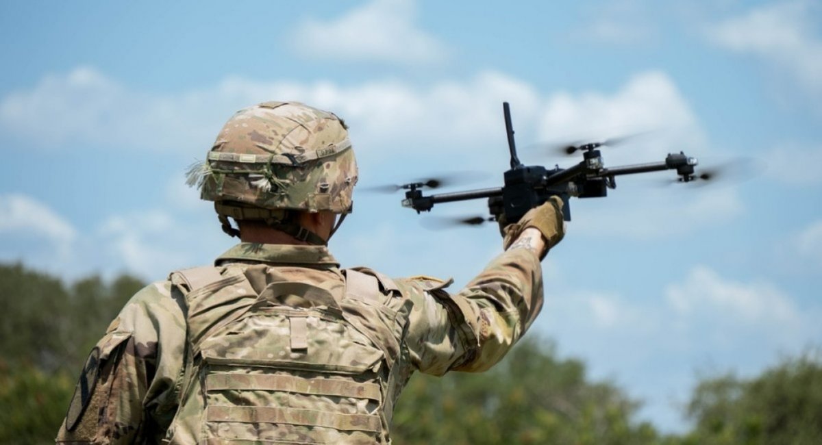 A U.S. Army soldier from the 1st Cavalry Division with a drone / Photo credit: U.S. Department of Defense