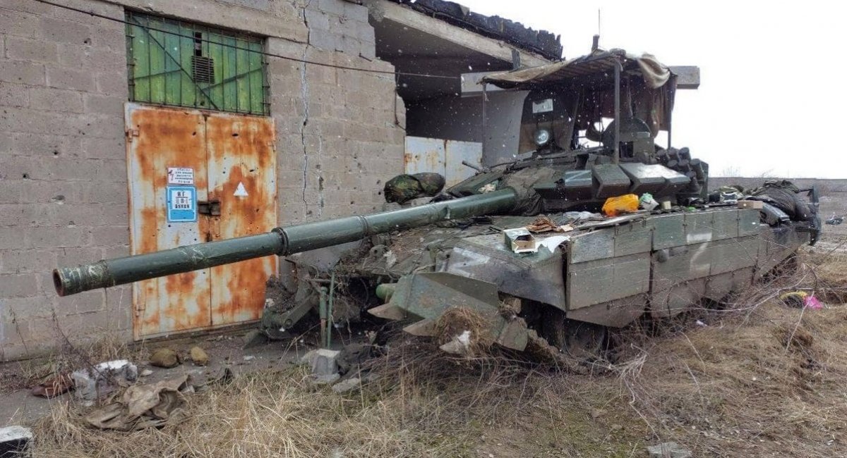  Russian tank damaged by Ukrainian troops in Mariupol