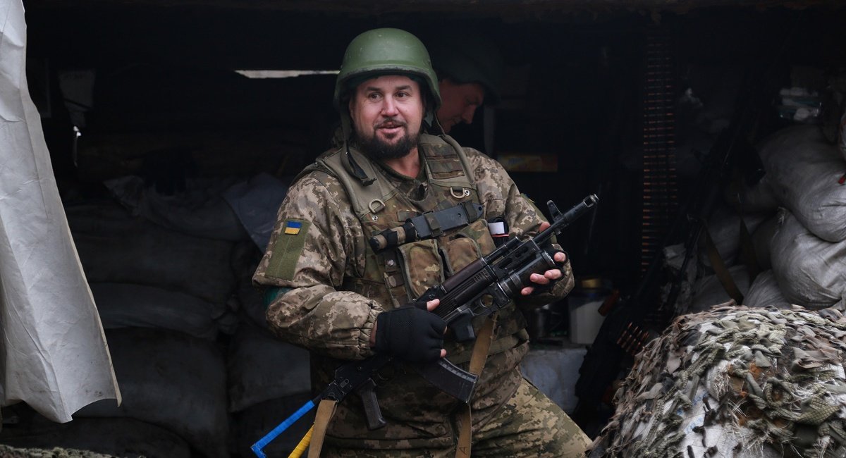 Soldier with call sign "Yakub" from the 30th Mechanized Brigade named after Prince Konstantin Ostrozky who is defending the eastern regions of Ukraine / Photo credit: Joint Forces Operation