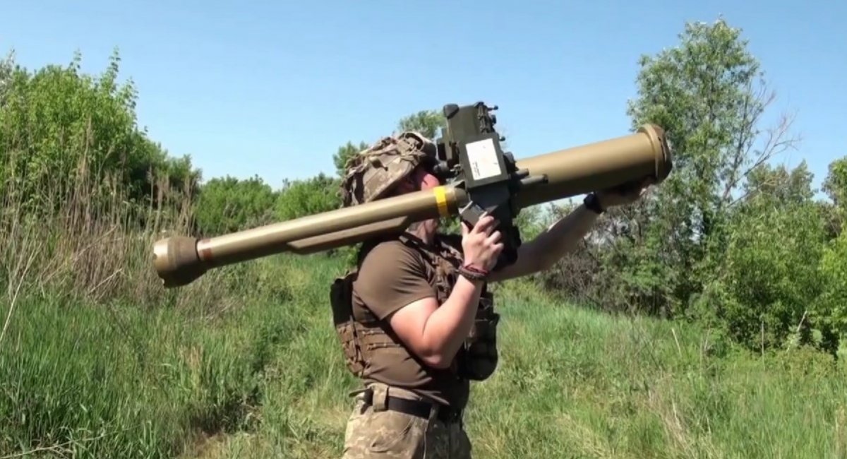 A Ukrainian Air Assault Forces' serviceman holding a Martlet, aka Lightweight Multirole Missile / Illustrative photo credit: Air Assault Forces Command UAF