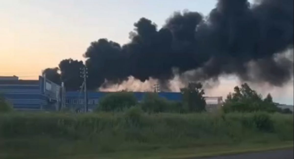 Attack UAVs struck a production workshop of VNIIR-Progress JSC in the russian city of Cheboksary / video screenshot 