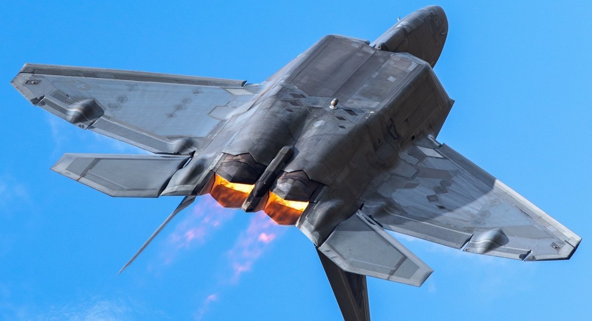 F-22 Raptor all-weather stealth tactical fighter aircraft / Photo credit: US Air Force