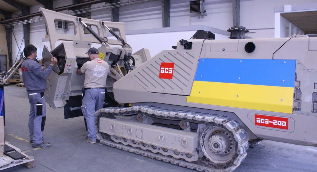 GCS-200 Demining Platform with Ukrainian flag /Illustrative photo from open sources