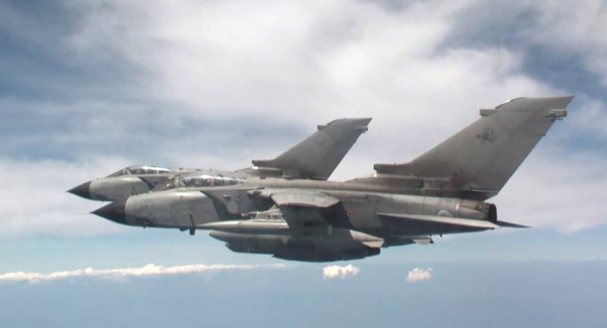 Italian Air Force Tornado IDS with the Storm Shadow missiles / open source 