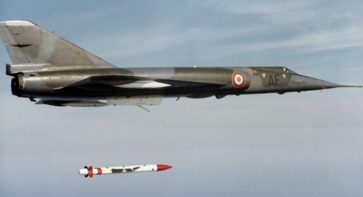 Launch of the ASMP supersonic cruise missile with a nuclear warhead from a Mirage IV strategic bomber / Archive photo