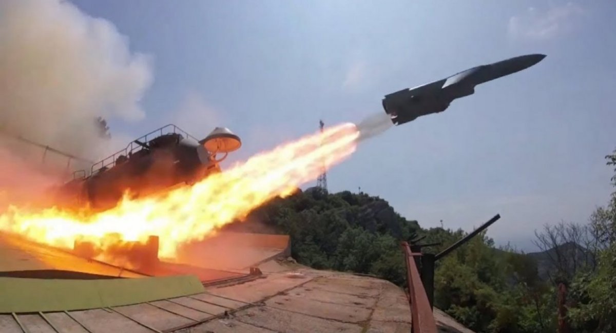 Launch of a P-35 cruise missile from the launcher of the Utes russian Navy anti-ship missile coastal defense division, 2019 / open source