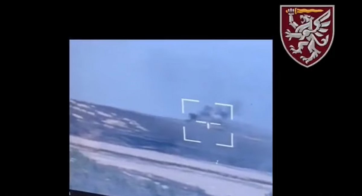 Two russian tanks were hit by Ukrainian paratroopers on eastern front