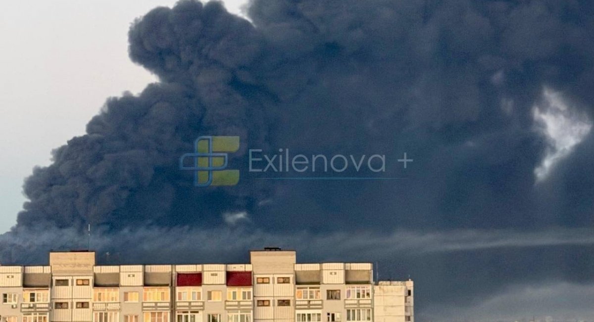 Burning oil refinery in Samara / Photo credit: Exilenova+