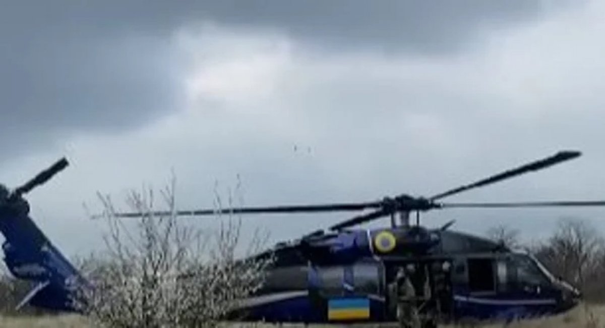 ABC News showed how the American Black Hawk helicopter serves the Ukrainian military