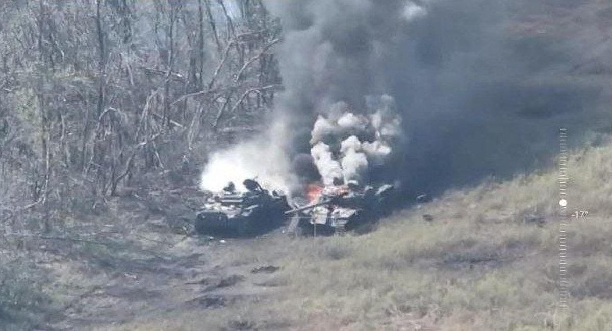 russian T-90A and T-72B tanks were destroyed by the Ukrainian army, presumably in Luhansk region / Video screengrab