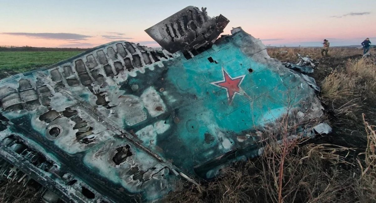Ukrainian forces discovered the wreckage of a previously unseen Russian Su-34 strike aircraft that was reportedly shot down in the vicinity of Bakhmut, Donetsk Oblast / Photo credit: https://twitter.com/UAWeapons