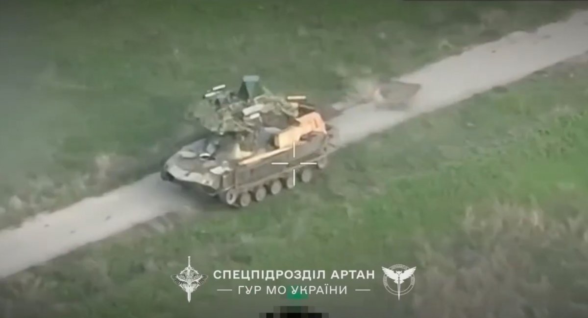 Ukrainian defenders destroyed over a dozen armored vehicles and neutralized 100 enemy troops in a preemptive strike / screenshot from video 