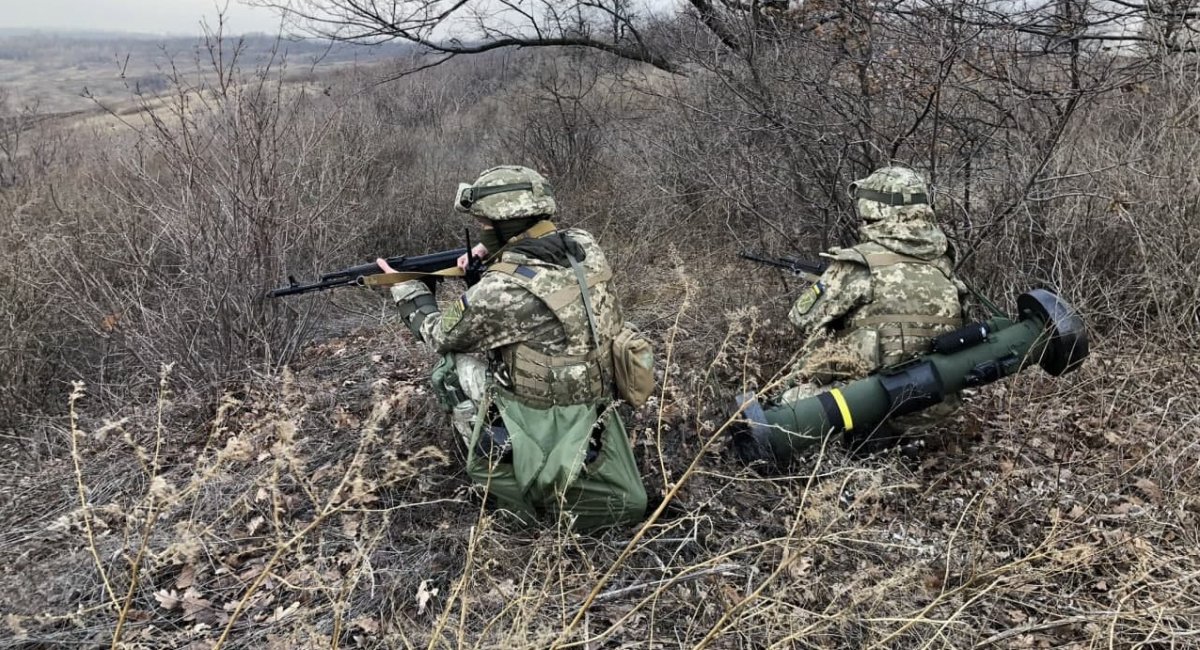 FGM-148 Javelin missile system crew on the front line of the Donbas conflict
