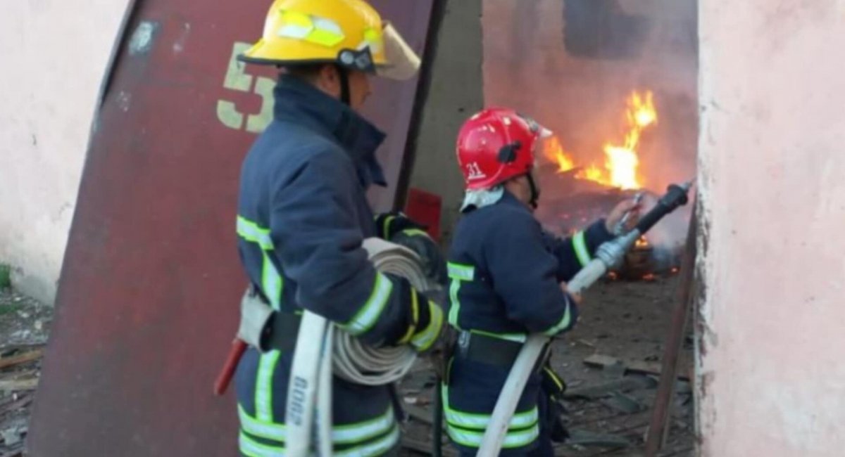 Ukrainian firefighters are extinguishing a fire in the port of Reni / Photo: Ukraine’s Operational Command "South"