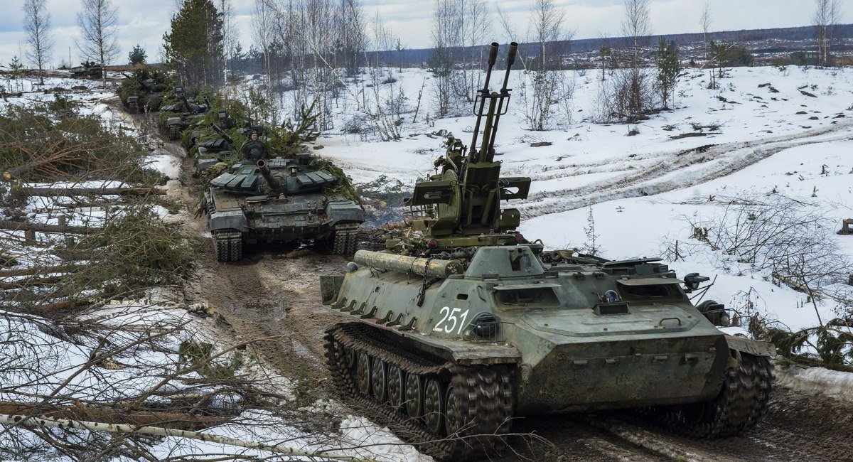 Illustrative photo: russian troops on MT-LBs and tanks / Archive photo