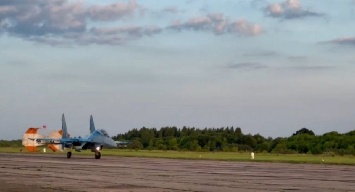 Su-27 landing / Screenshot credit: ArmyTV