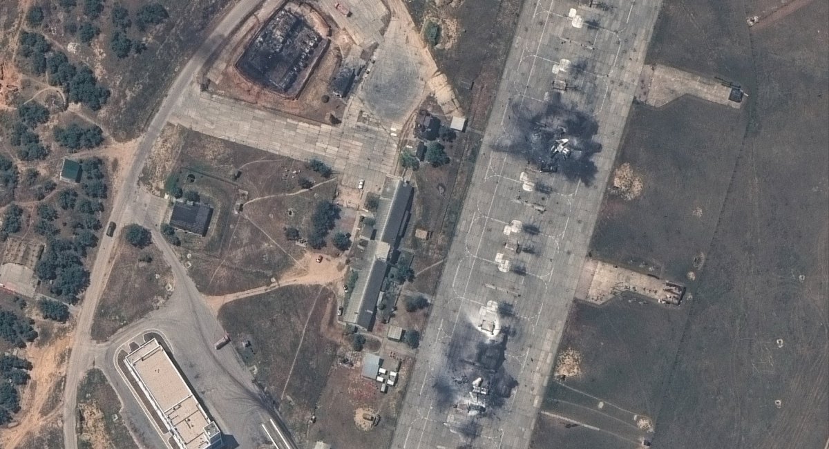 Satellite images show destroyed russian jets / Photo credit: Maxar